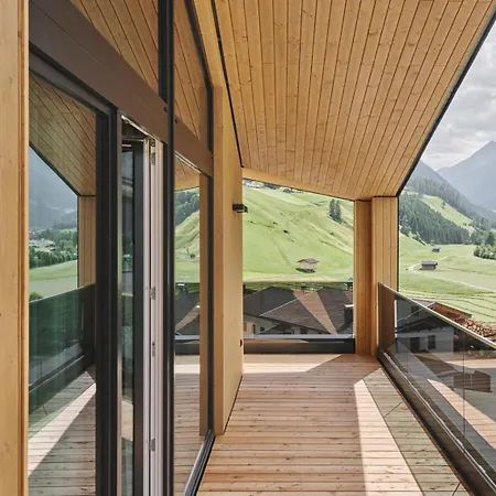 Apartmanhotel Elva Premium Inklusive Sommerpass Stubai Super Card 4*